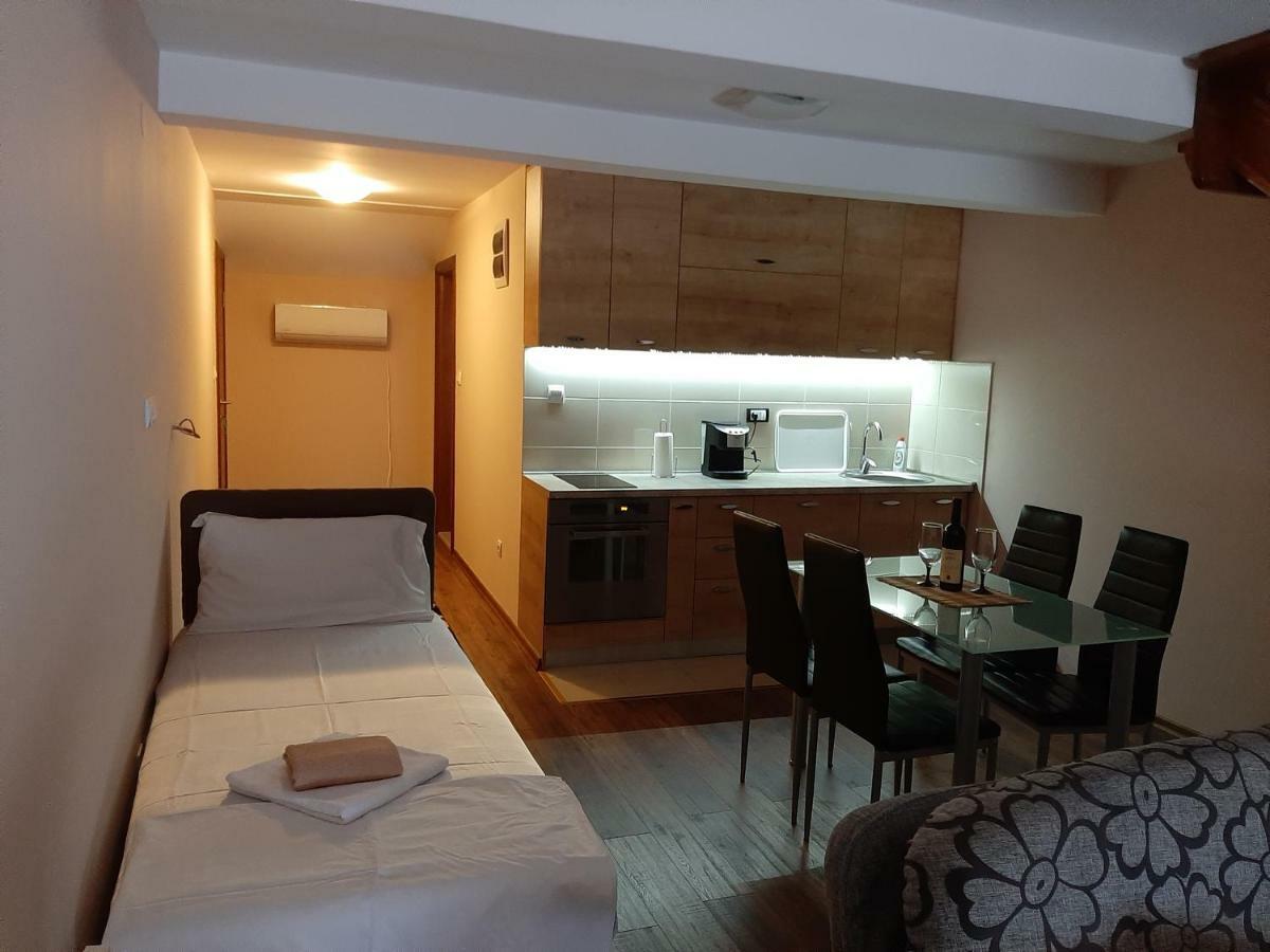 Apartmani Mia Vuksanovic سيتينيي المظهر الخارجي الصورة